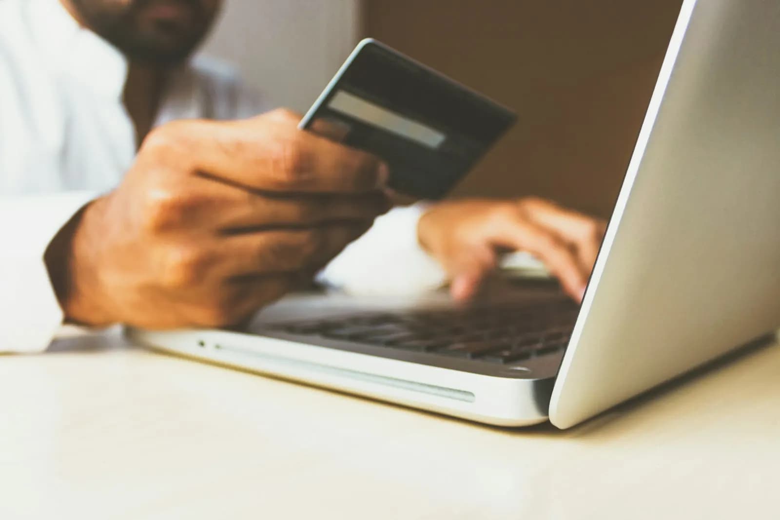 المتاجر الإلكترونية وشوبيفاي